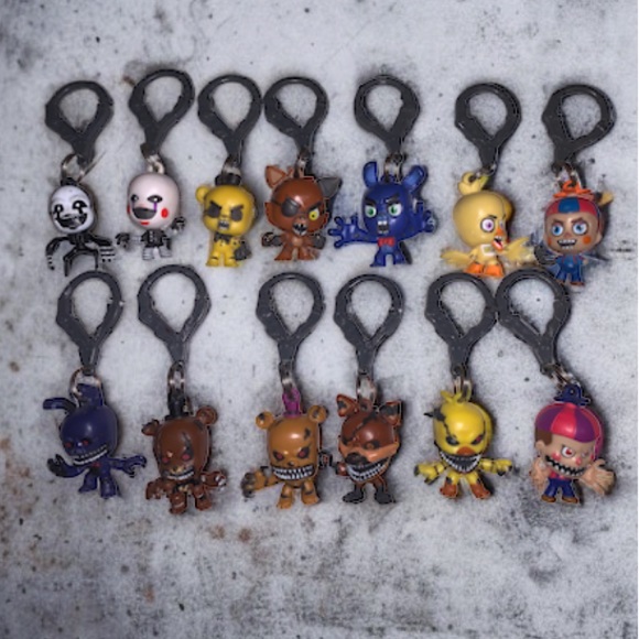 RARE Vintage 2016 FNAF 13 Vinyl Figure’s Collectible Hanger Clips - Picture 3 of 14
